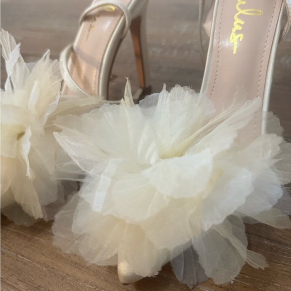 Lulu's Cream Floral Heels - Picture 5 of 8
